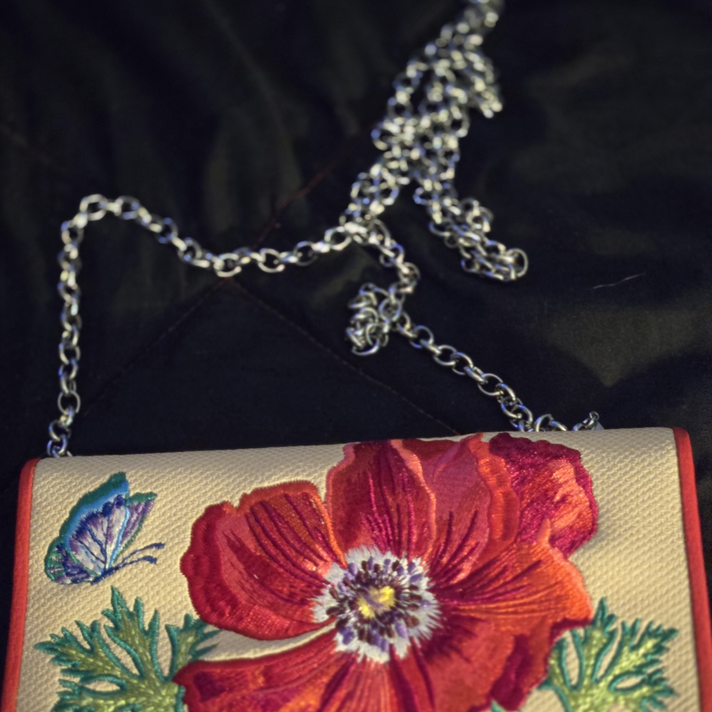 Brighton Sydney Embroidered Red Wallet Original New - Picture 6 of 6